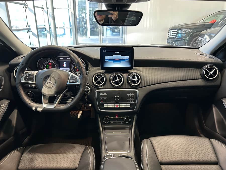 Mercedes-Benz GLA Class 2020 car image #10