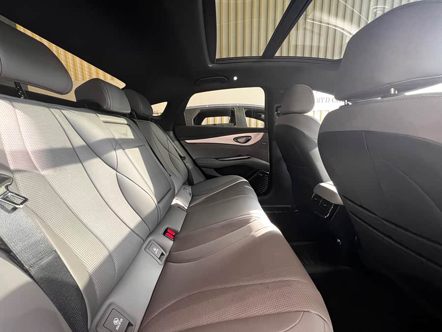 BYD Seal 07 DM-i 2025 car image #10