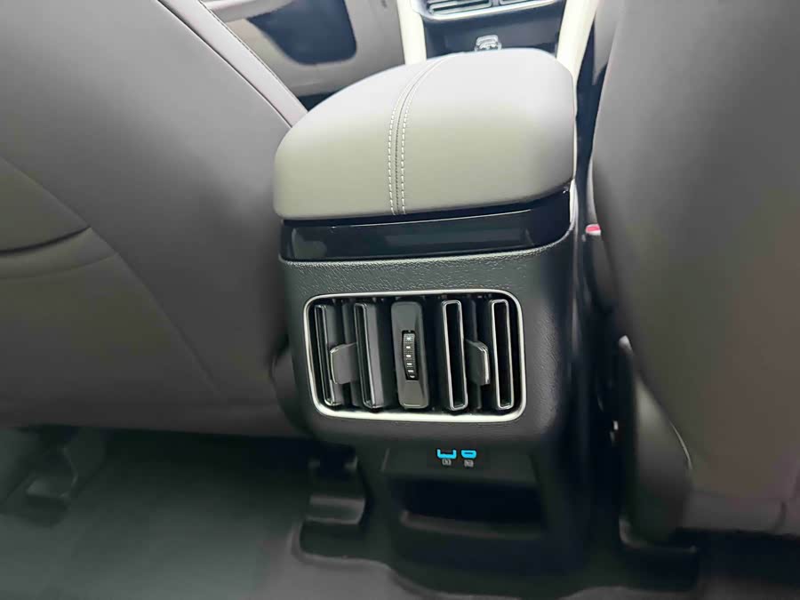 BYD Seal 2023 immagine di auto #10