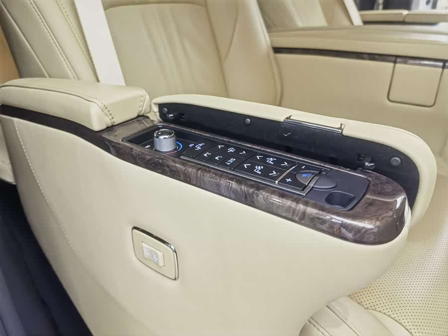 Toyota Vellfire 2022 #10 Toyota Vellfire 2022 car image #10