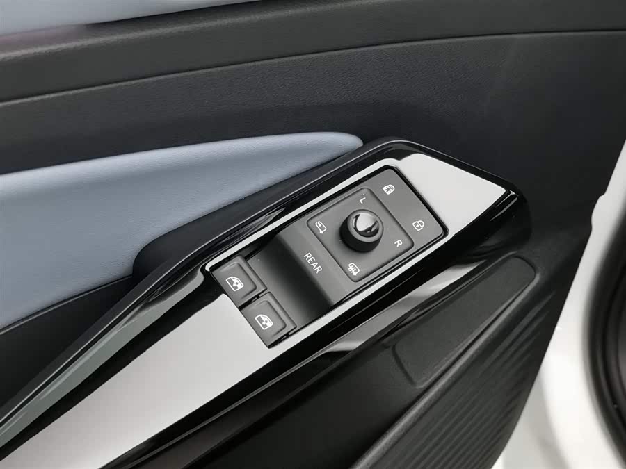 Volkswagen ID.4 X 2024 #10 Volkswagen ID.4 X 2024 car image #10