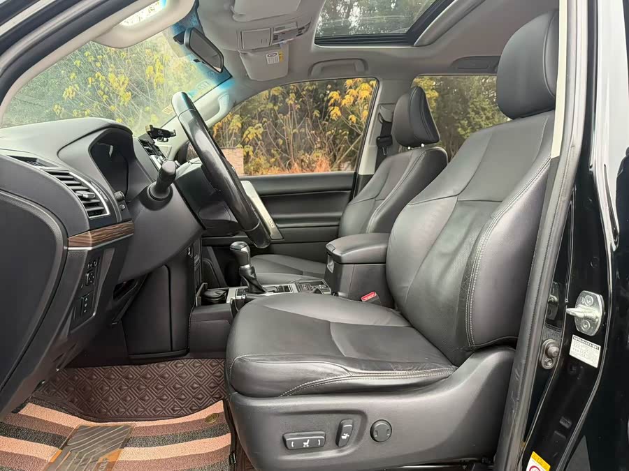 Toyota Land Cruiser Prado 2019 #10 Toyota Land Cruiser Prado 2019 car image #10