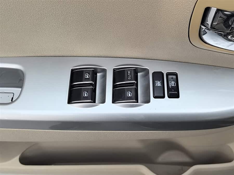 Great Wall C30 2012 car image #10