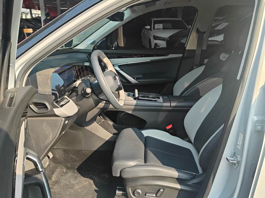 GEELY Boyue L 2024 car image #10