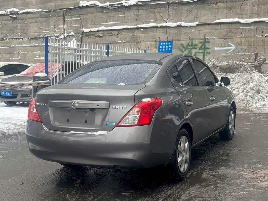 Nissan Sunny 2012 car image #10