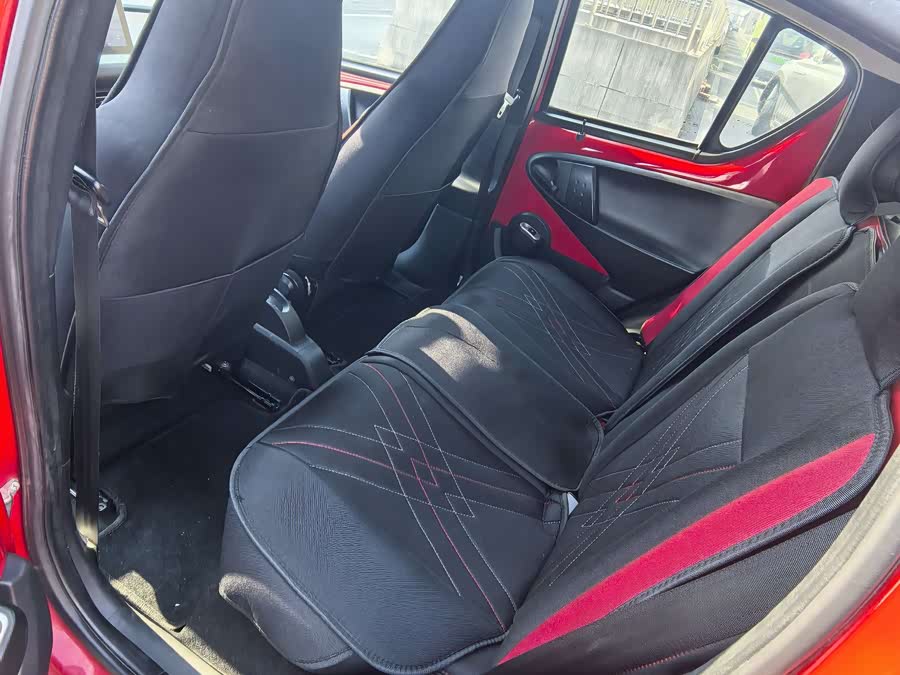 BYD e1 2019 car image #10