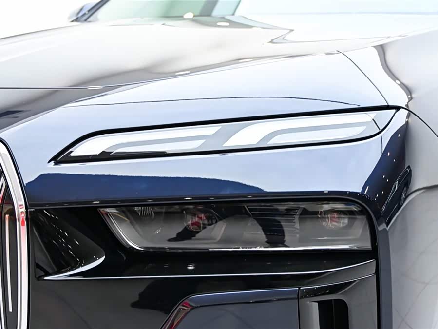 BMW i7 2024 car image #10