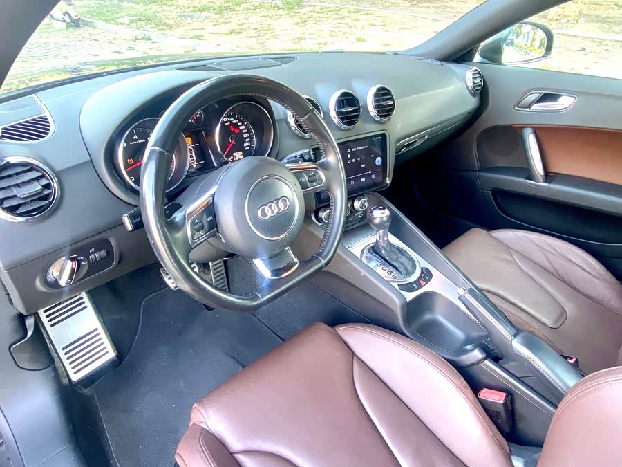 Audi TT 2012 car image #10