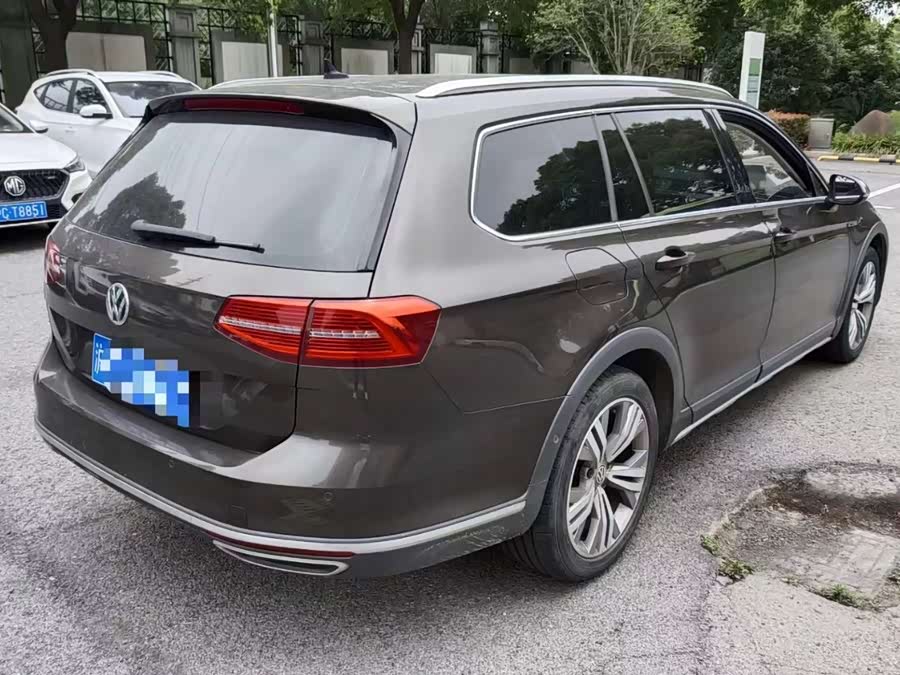 Volkswagen Passat Variant 2018 car image #10
