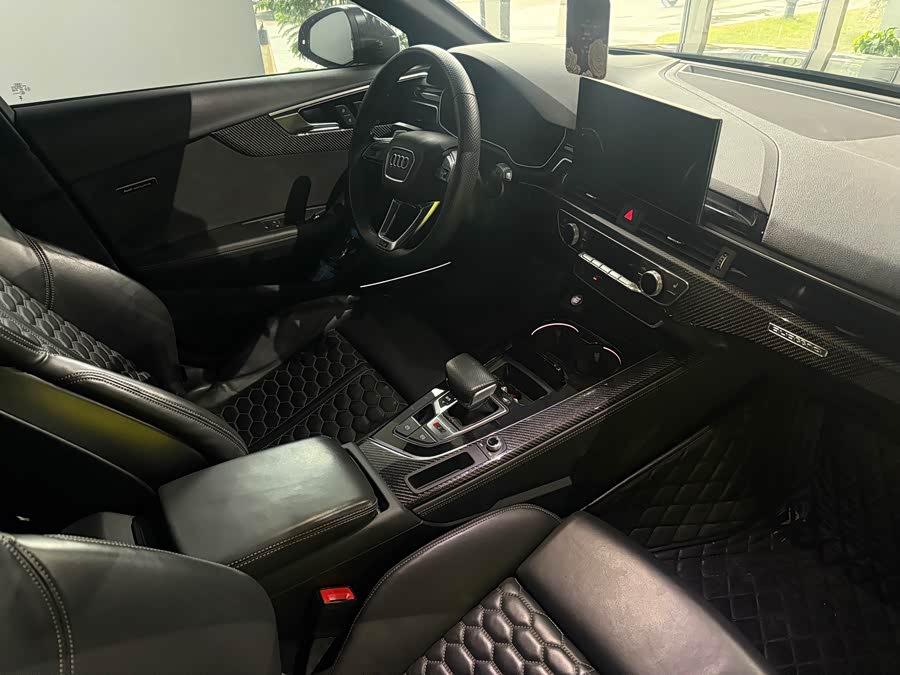 Audi RS 4 2023 car image #10