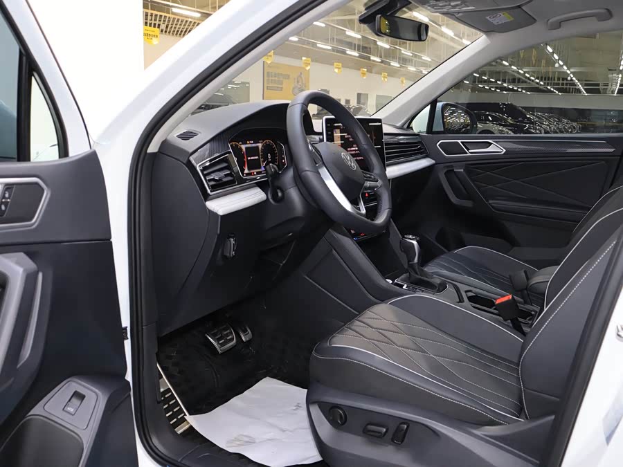 Volkswagen Tiguan L 2024 #10 Volkswagen Tiguan L 2024 car image #10