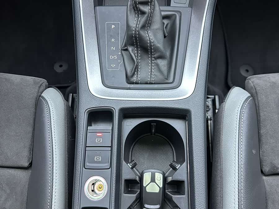 Audi Q3 2021 car image #10