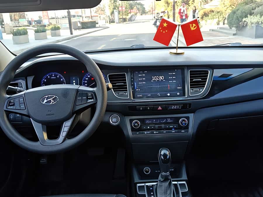 Hyundai Mistra 2014 immagine di auto #10