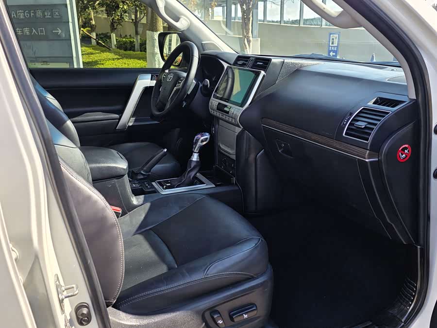 Toyota Land Cruiser Prado 2019 صورة سيارة #10