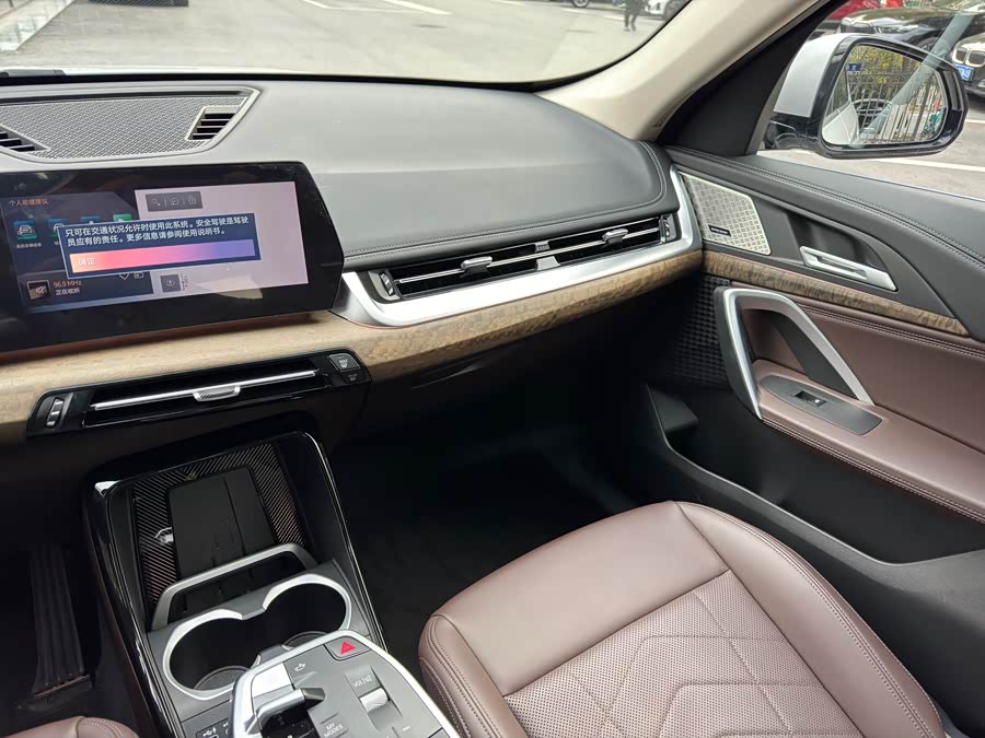 BMW iX1 2024 صورة سيارة #10