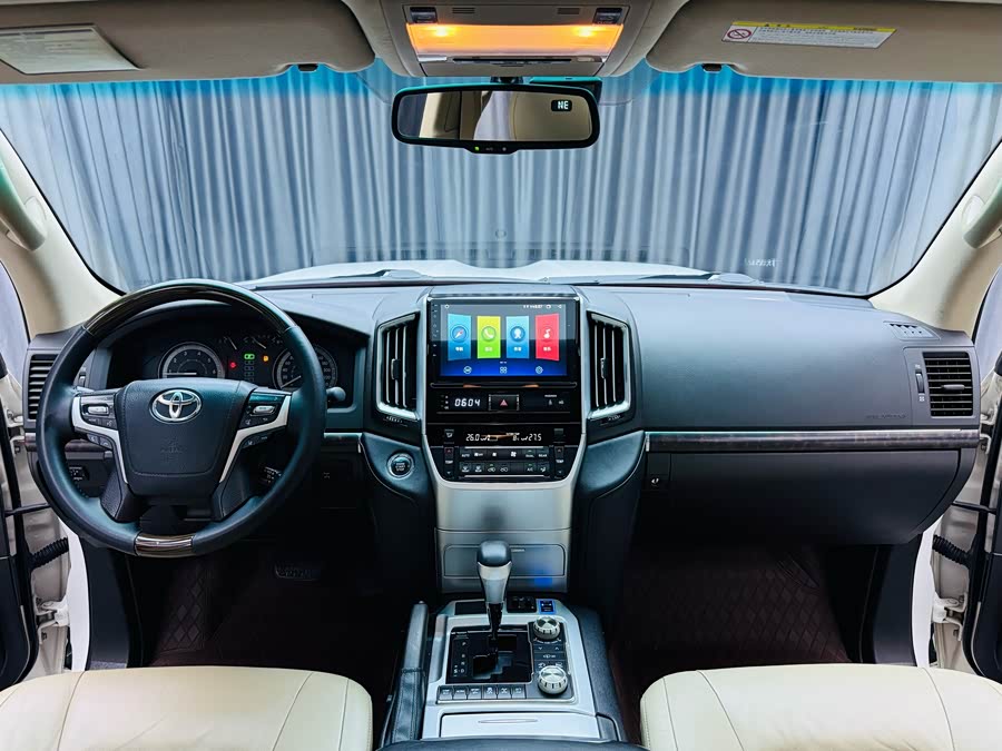 Toyota Land Cruiser 2010 #10 Toyota Land Cruiser 2010 car image #10