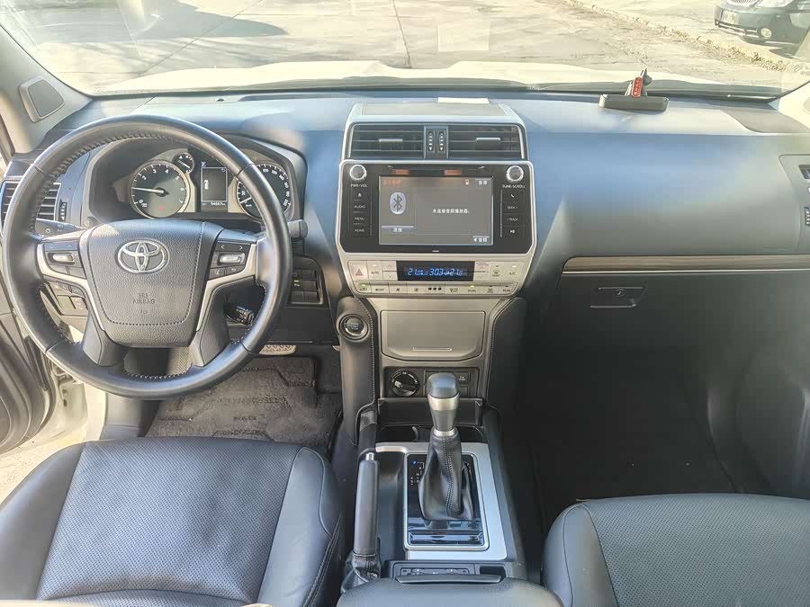 Toyota Land Cruiser Prado 2019 #10 Toyota Land Cruiser Prado 2019 car image #10