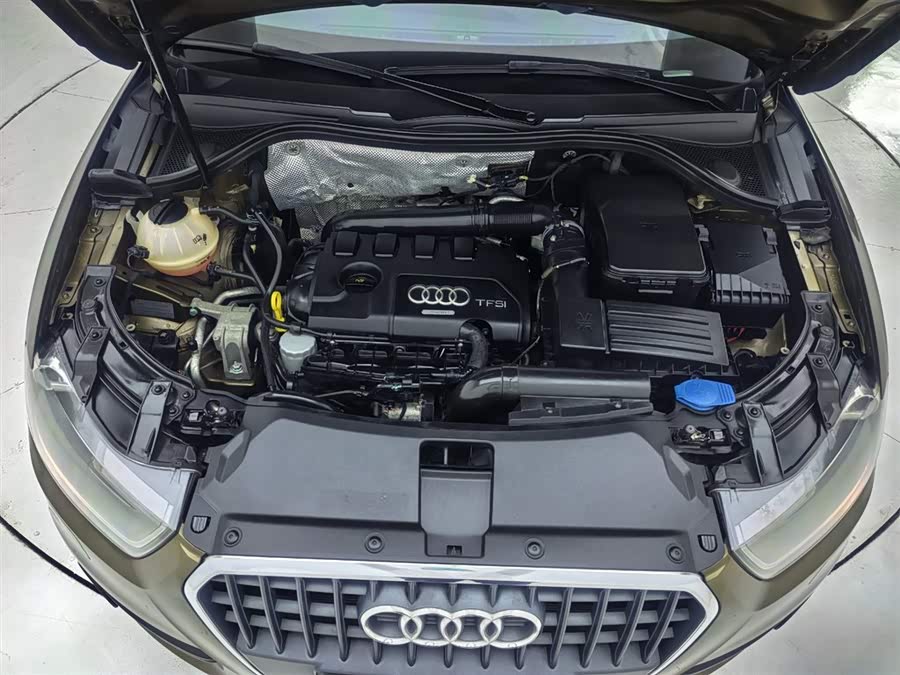 Audi Q3 2015 car image #10