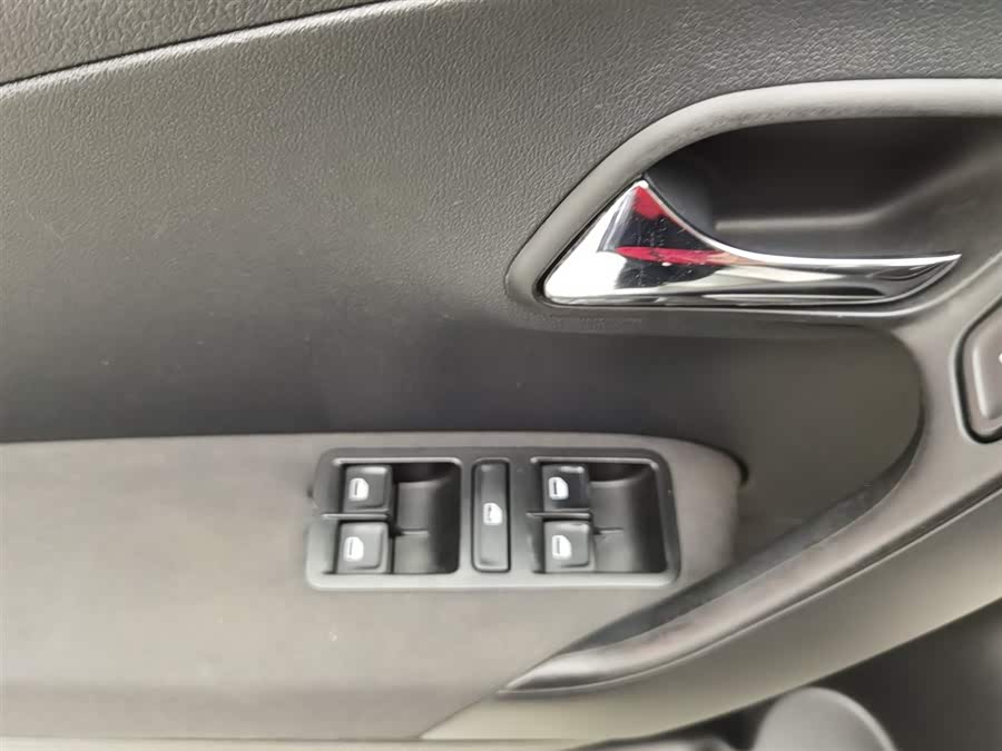 Volkswagen Polo 2015 car image #10