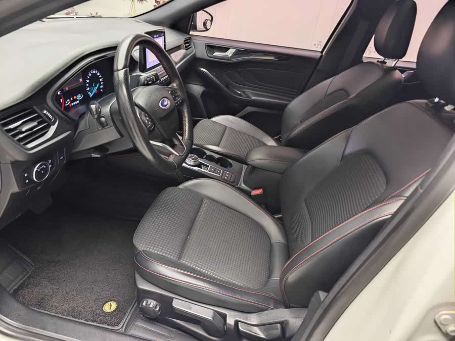 Ford Focus 2021 immagine di auto #10