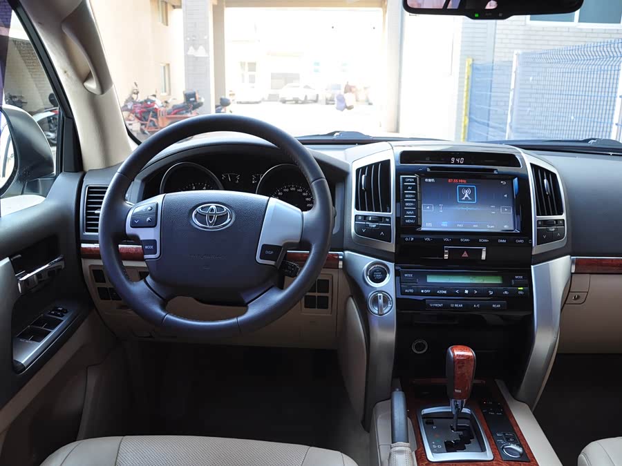 Toyota Land Cruiser 2014 #10 Toyota Land Cruiser 2014 car image #10