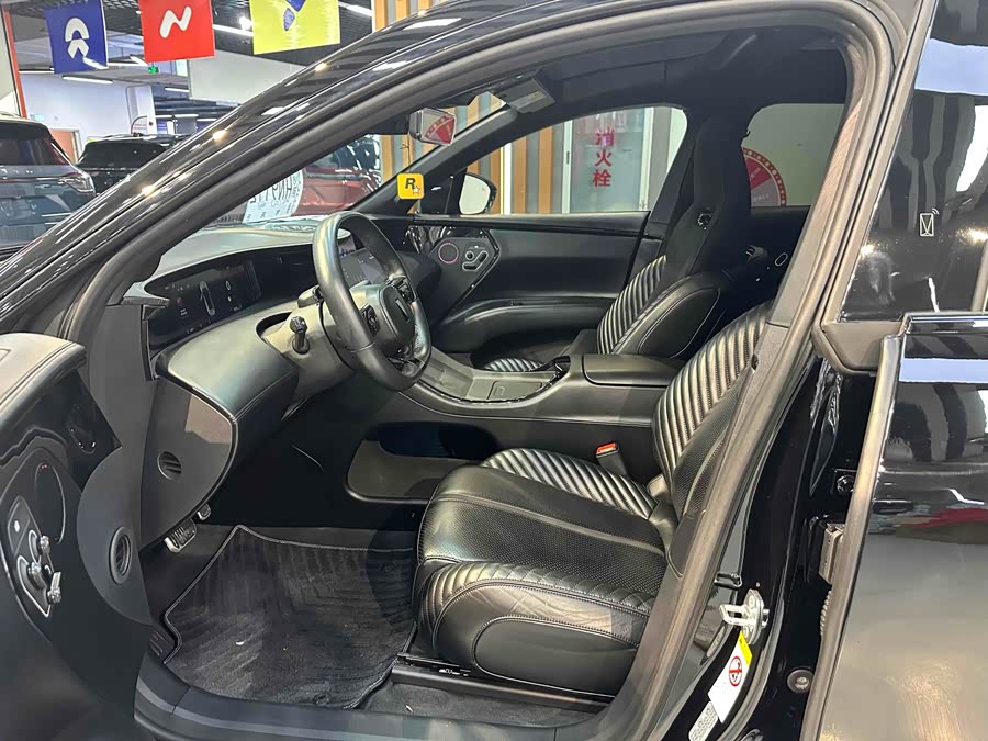 Avatr 11 2023 car image #10