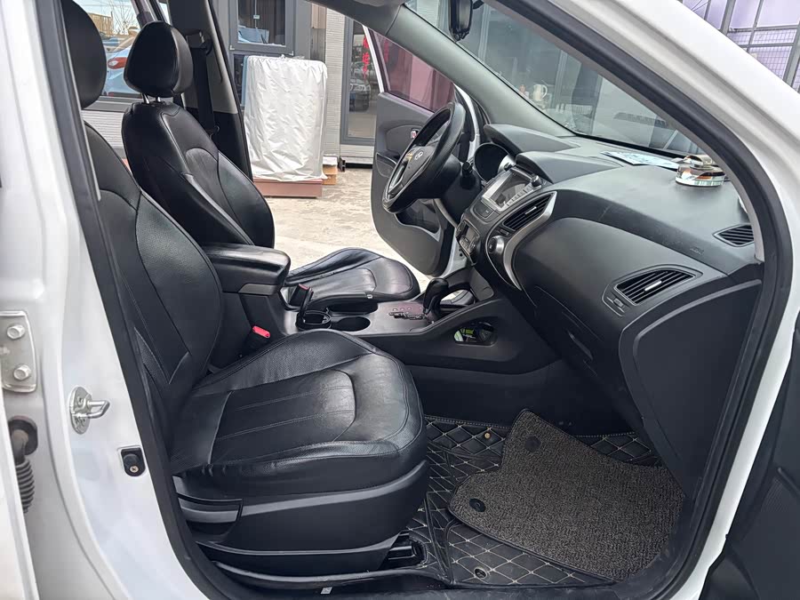 Hyundai ix35 2015 car image #10