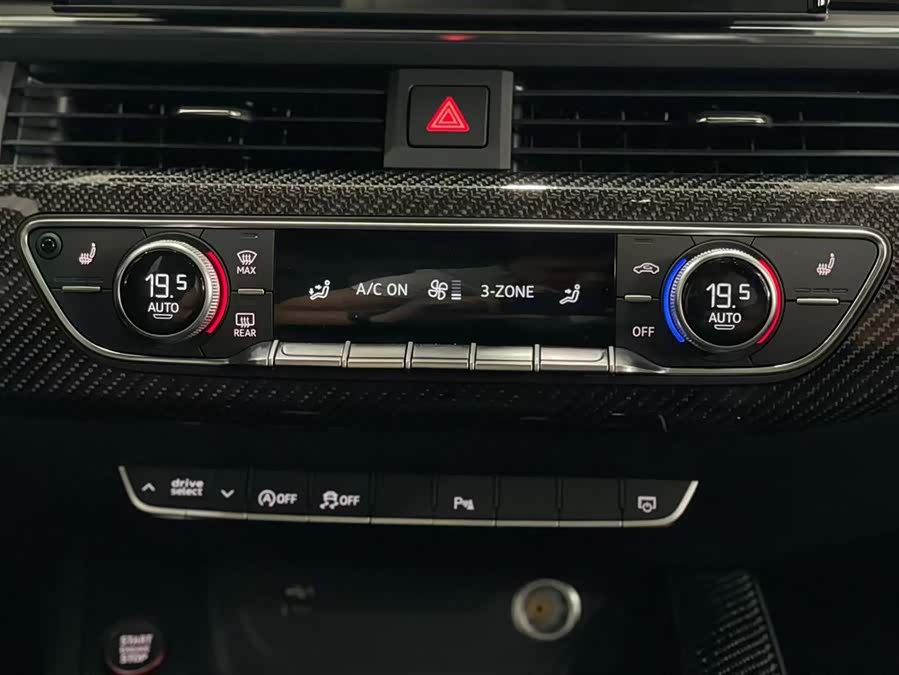 Audi RS 4 2023 car image #10