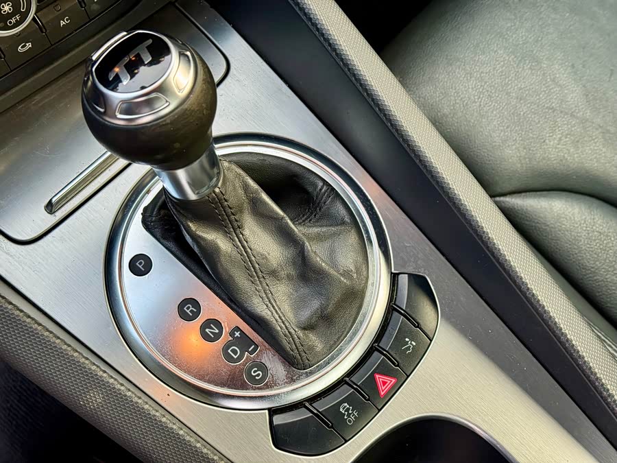 Audi TT 2011 car image #10