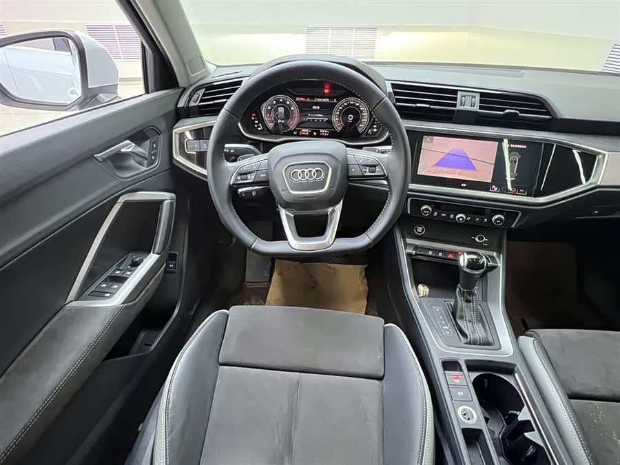 Audi Q3 2021 car image #10