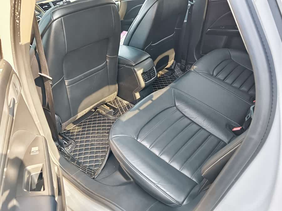 Ford Mondeo 2017 car image #10