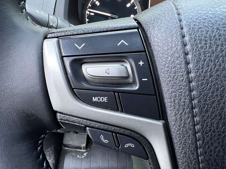 Toyota Land Cruiser Prado 2019 #10 Toyota Land Cruiser Prado 2019 car image #10