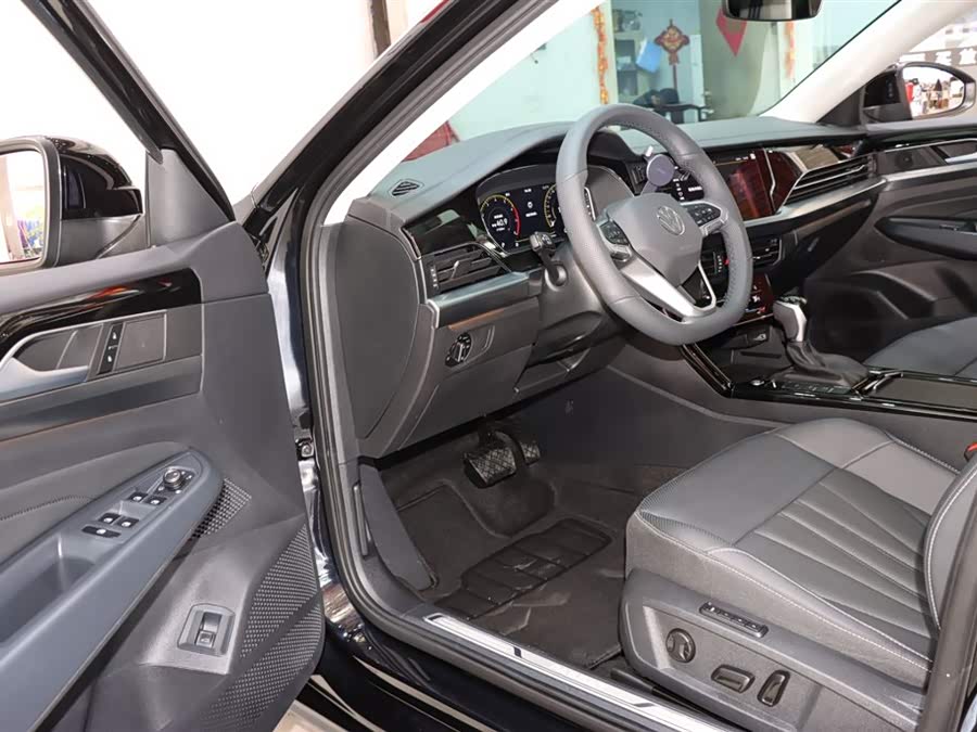 Volkswagen Passat 2025 car image #10
