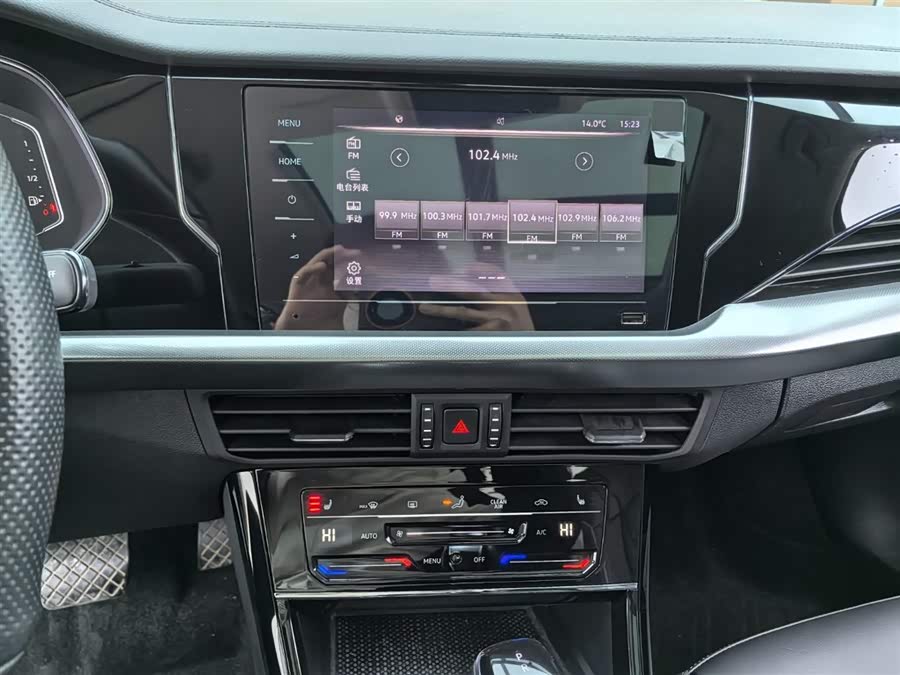 Volkswagen Passat 2023 car image #10