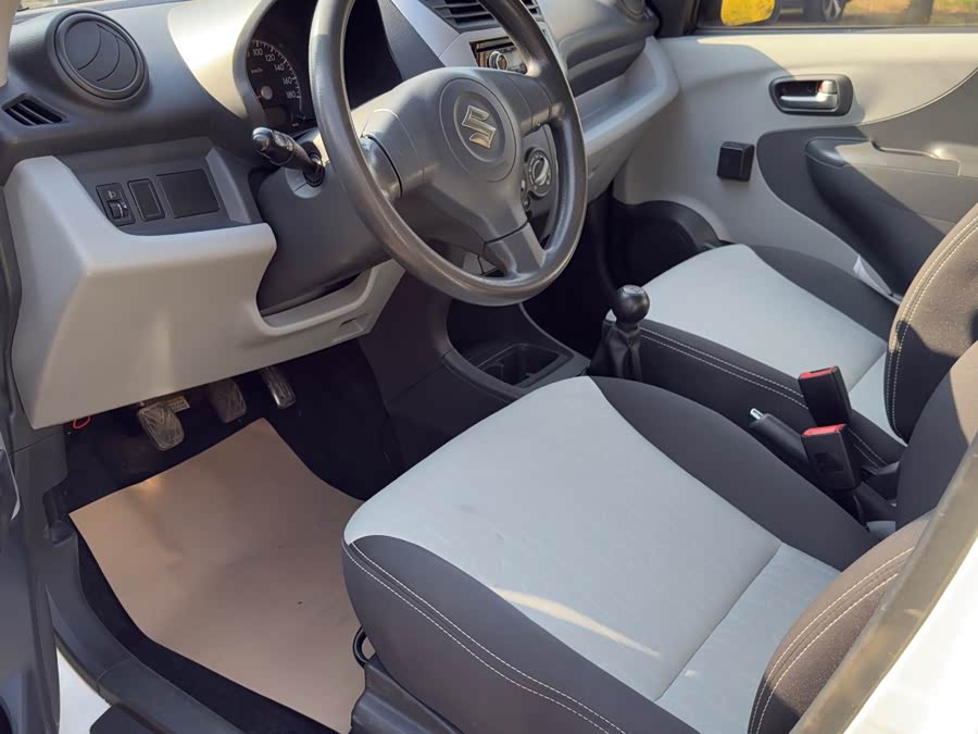 Suzuki 2013 car image #10