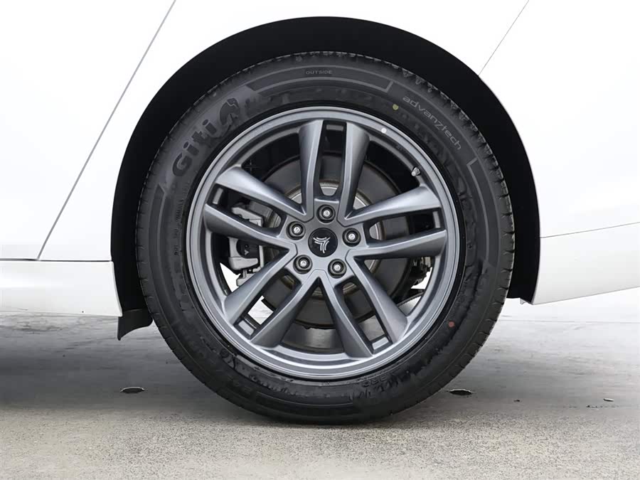 哪吒汽车 哪吒S猎装 2025 #10 哪吒汽车 哪吒S猎装 2025 汽车图片 #10