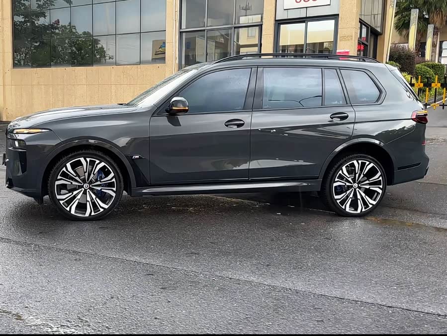 BMW X7 2025 immagine di auto #10
