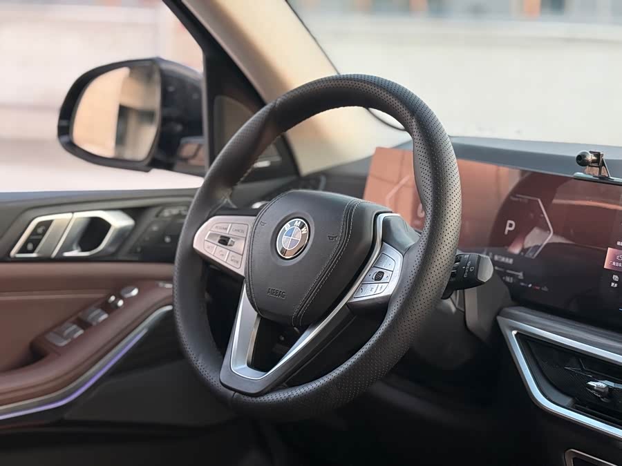 BMW X7 2024 car image #10