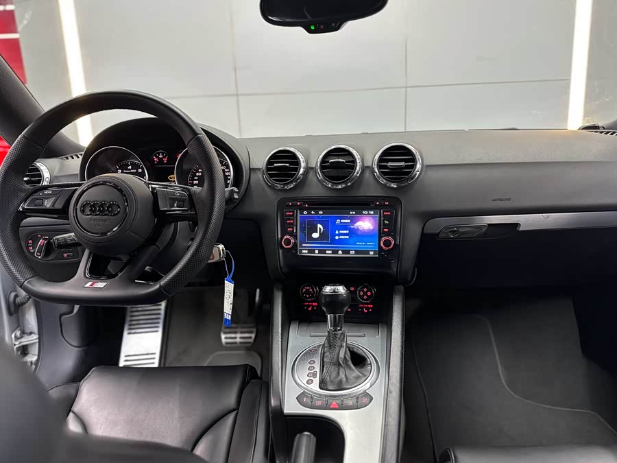 Audi TT 2009 car image #10