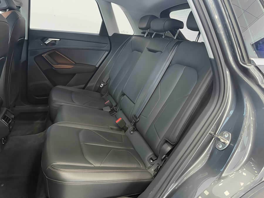 Audi Q3 2022 car image #10