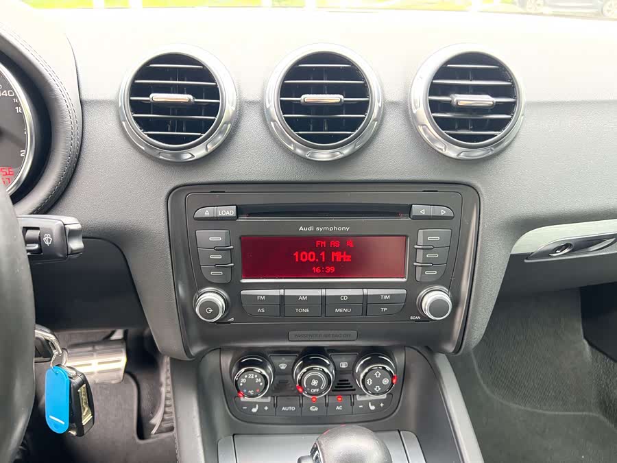 Audi TT 2008 image de voiture #10