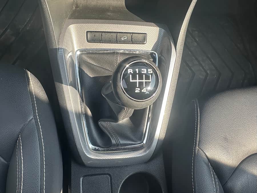 Roewe RX3 2020 car image #10