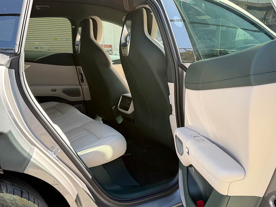 MI YU7 2025 immagine di auto #10