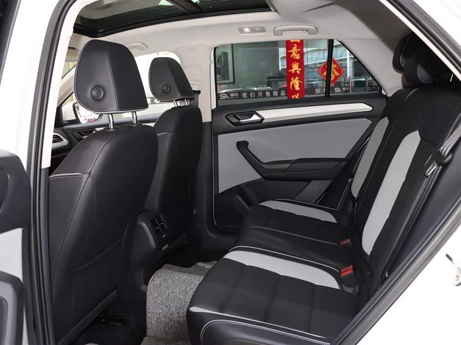 Volkswagen T-Roc 2023 car image #10