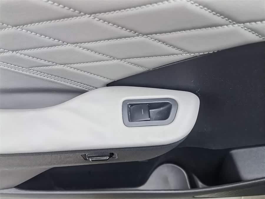 Toyota bZ3 2024 immagine di auto #10