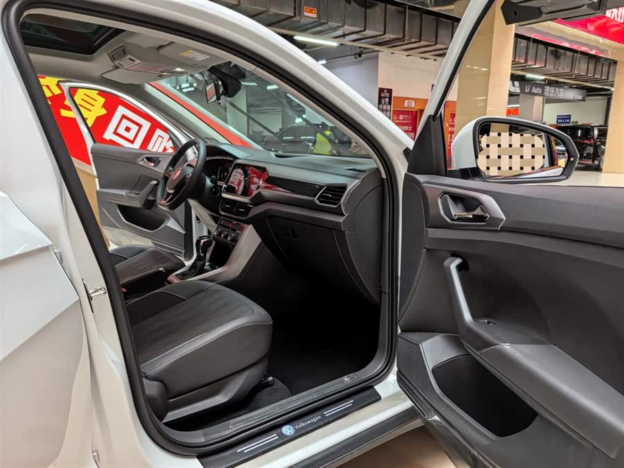 Volkswagen T-Cross 2024 car image #10