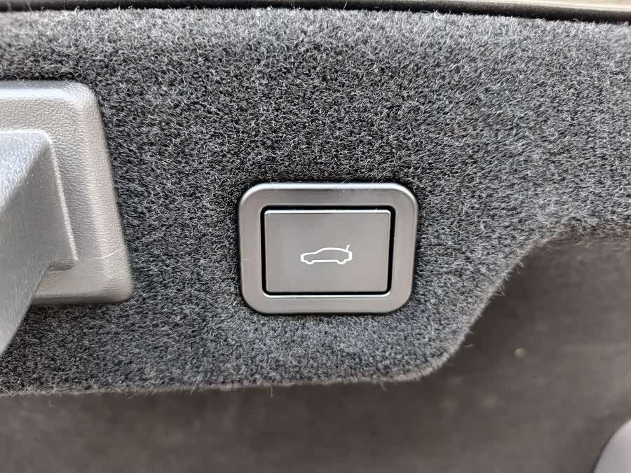 Avatr 12 2024 car image #10