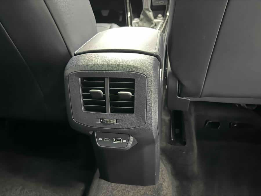 Volkswagen Tharu 2024 car image #10