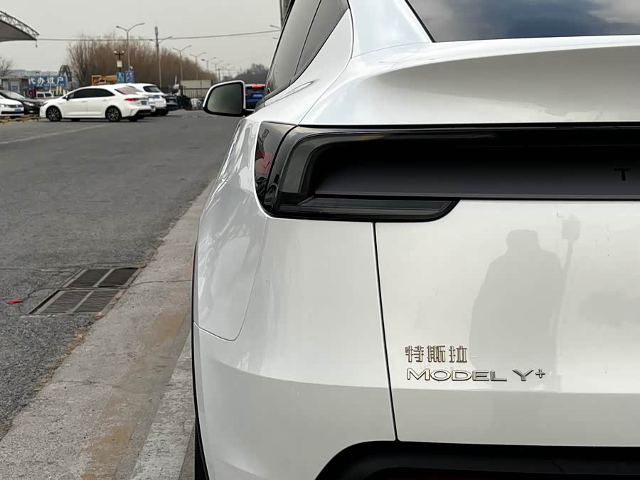 Tesla Model Y 2025 #10 Tesla Model Y 2025 car image #10