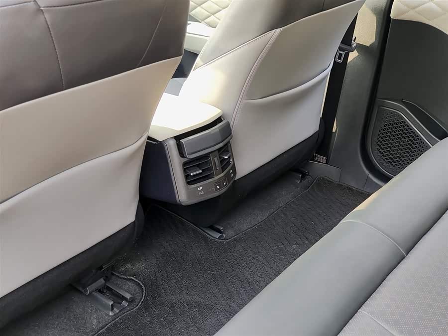 Toyota bZ3 2023 immagine di auto #10